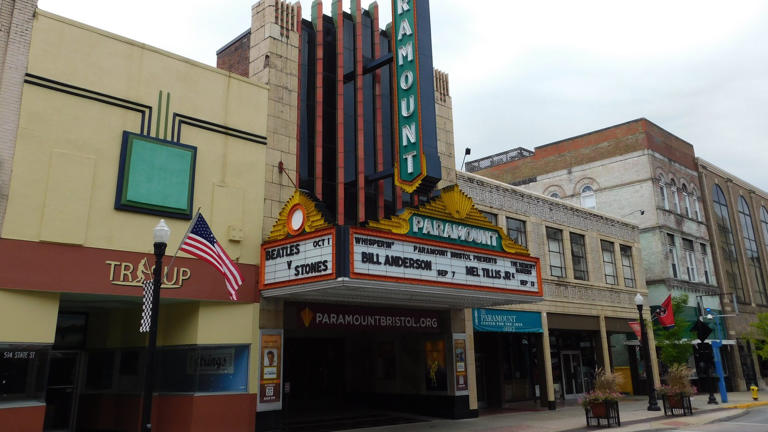 This retro Tennessee town was made for sweater weather