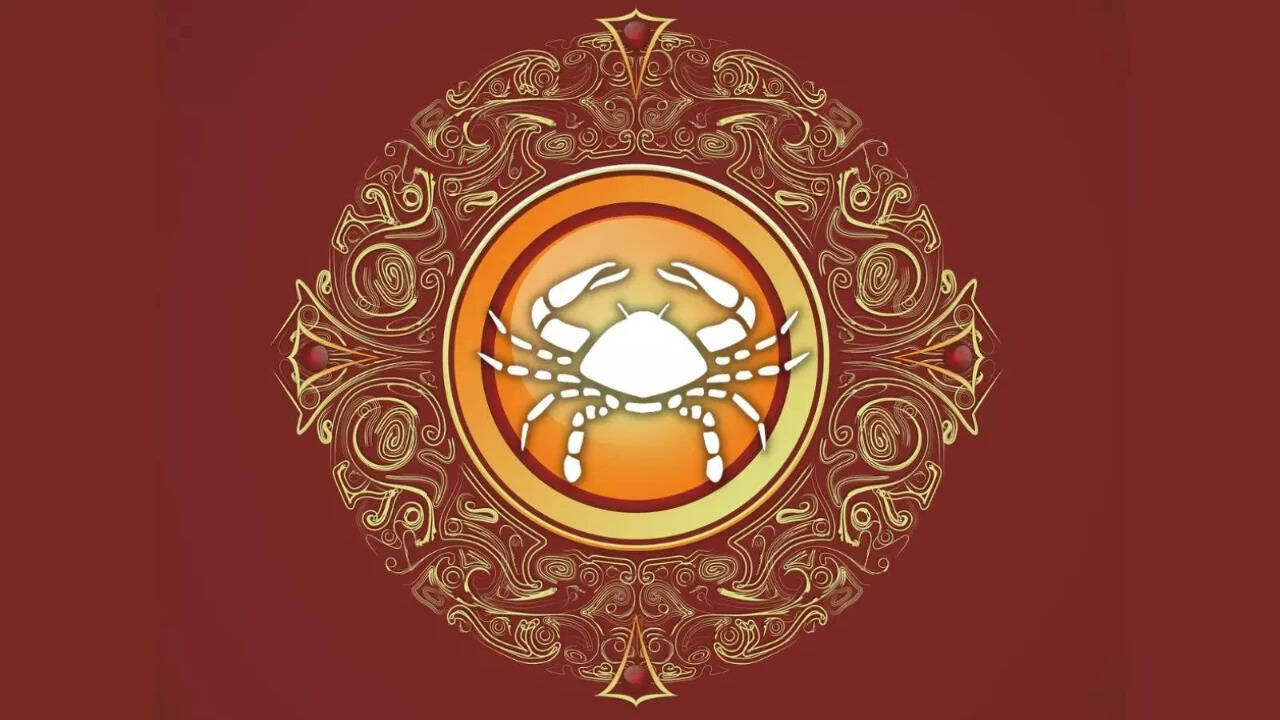 Daily cancer horoscope: Moon in 10th spotlights career; Kartik, Shani ...
