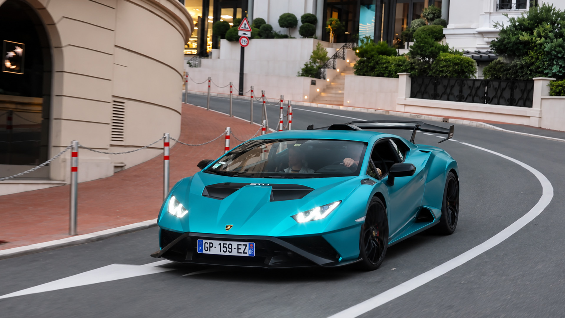 This $500K Lamborghini Huracán has a unique racing character