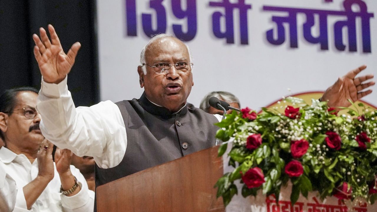 Congress defends Mallikarjun Kharge over PM remark, counters BJP's ...
