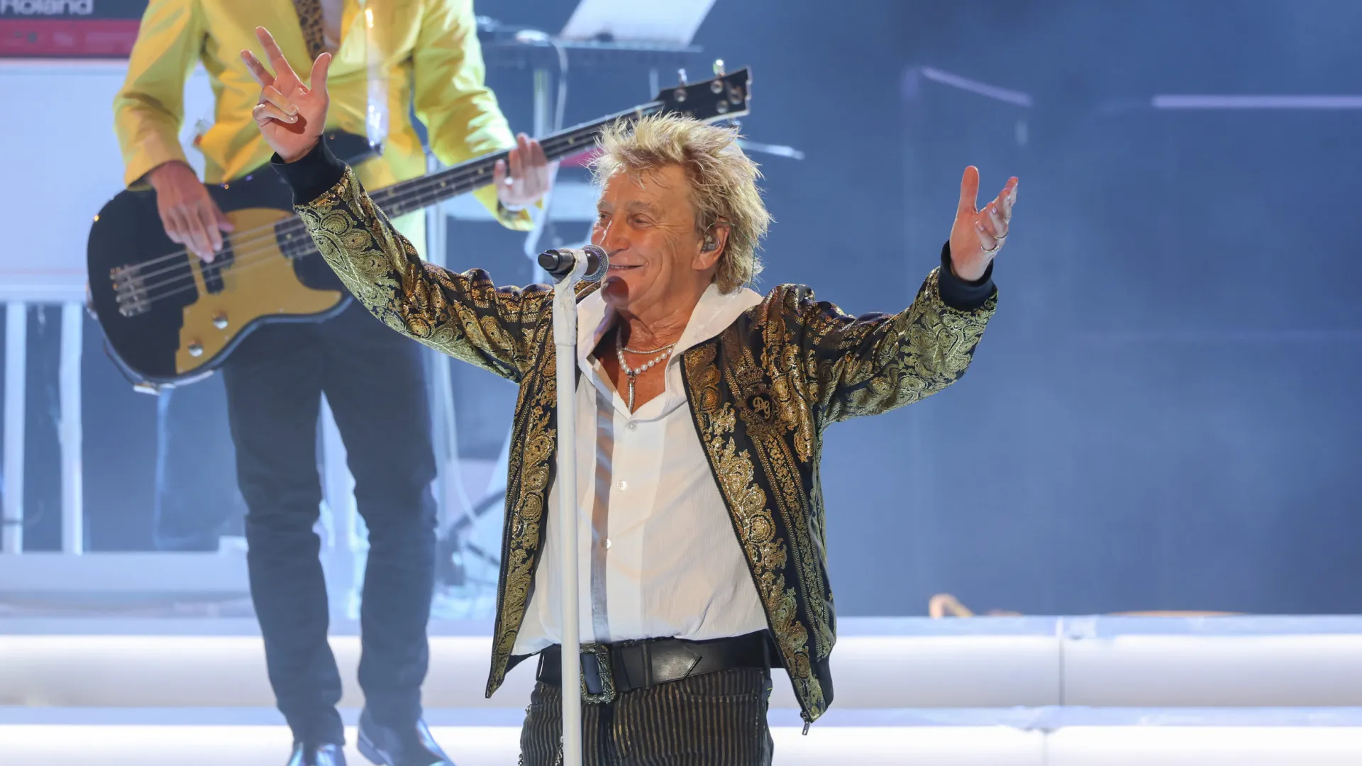 Como está Rod Stewart após cancelar concertos? A atualização do cantor