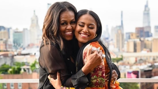 Fact check: Sasha Obama's 2023 paparazzi photo digitally altered to ...