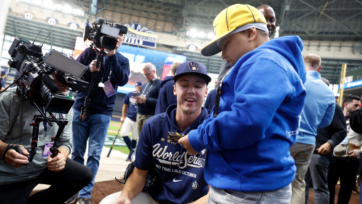 MLB: La insólita distracción de Jacob Misiorowski con un pequeño fan de ...