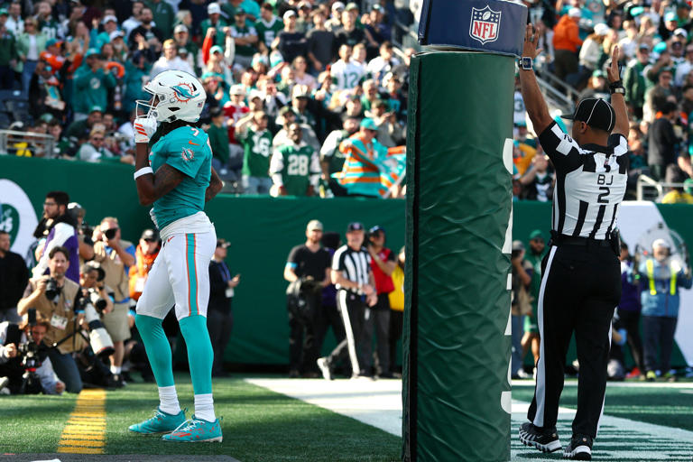 So much for 0-17. Miami Dolphins no longer winless after beating Jets