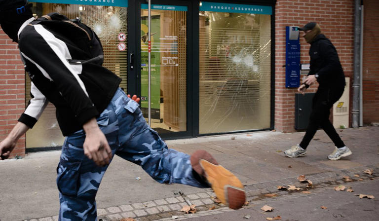 Francia arde, los mercados tiemblan