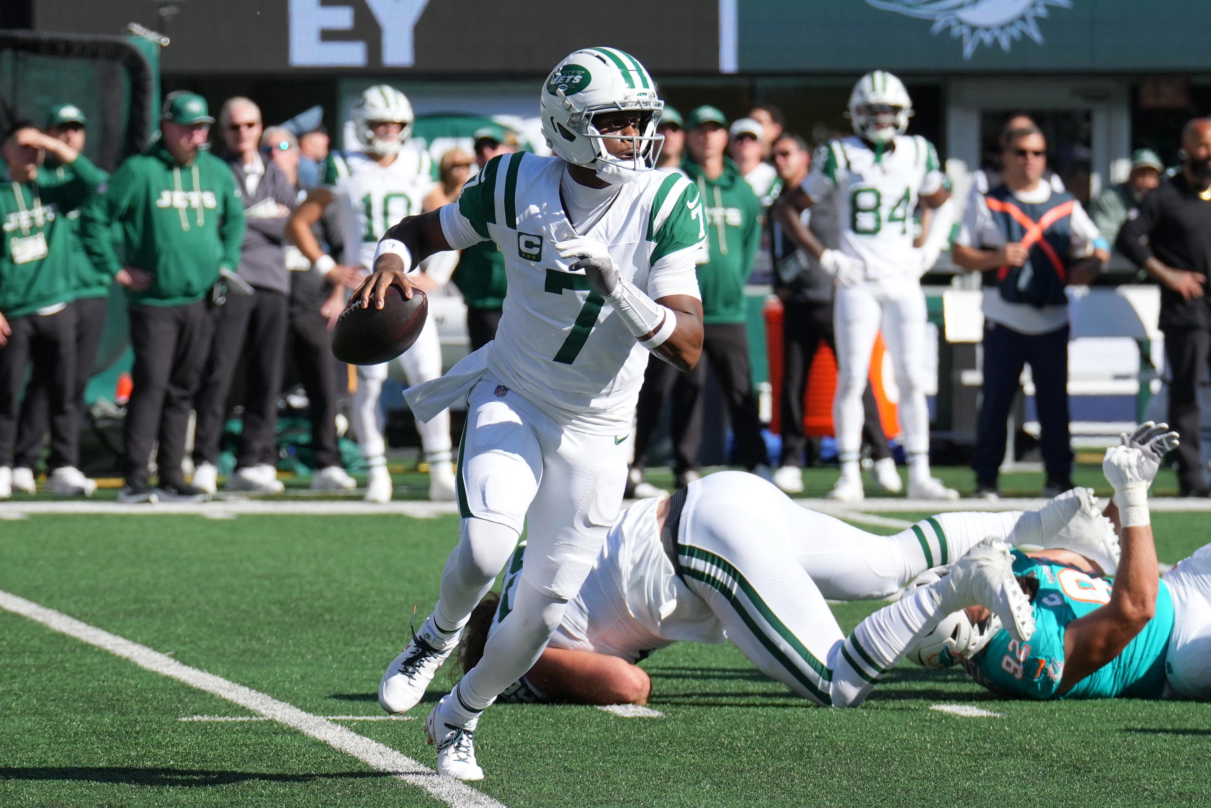 Geno Smith records three passing TDs in Week 7