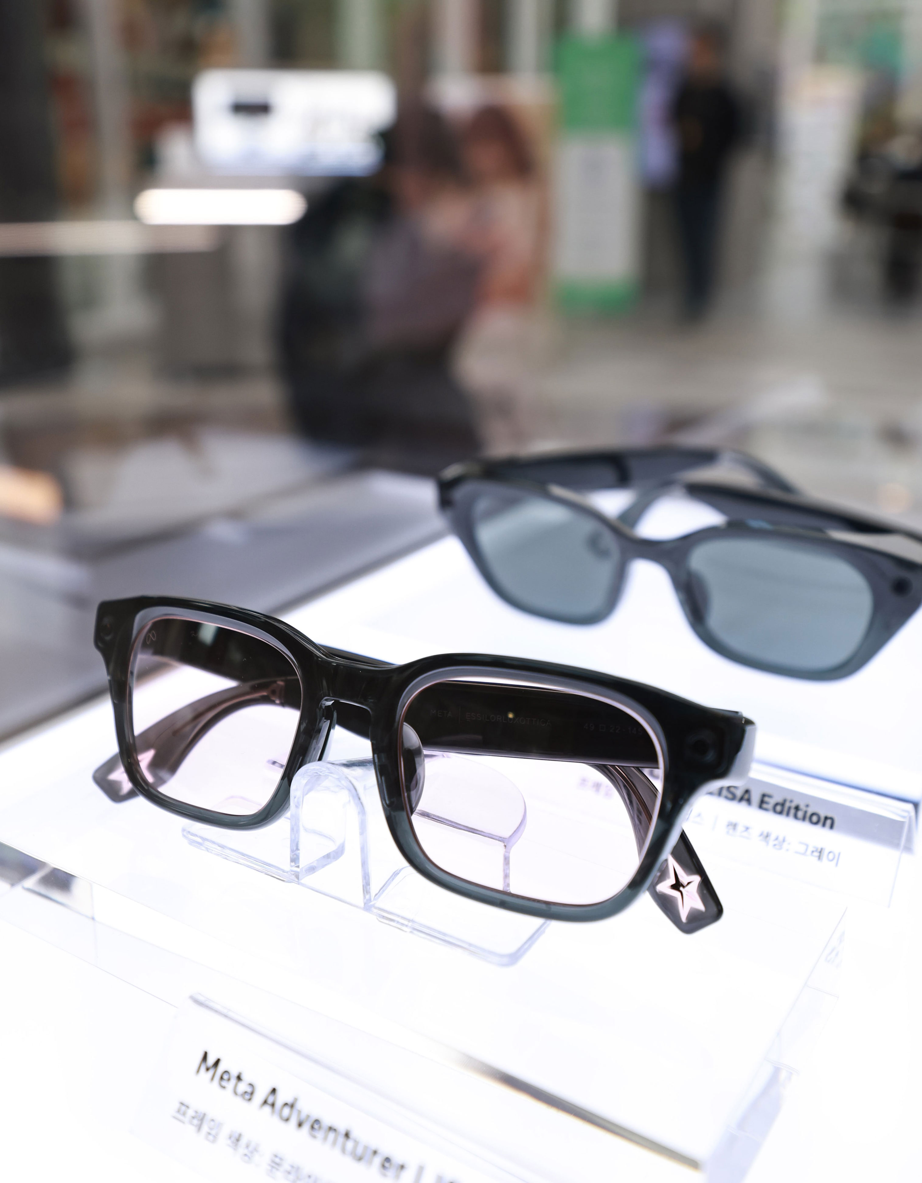 Horn-rimmed glasses fear grips CSAT examinees