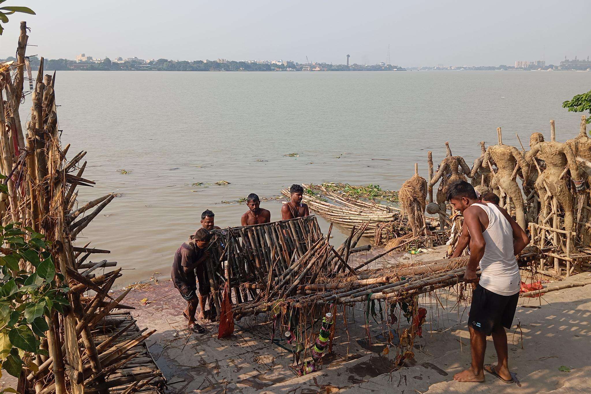 5,000 Durga idols immersed in Hooghly, KMC, police work overtime to ...