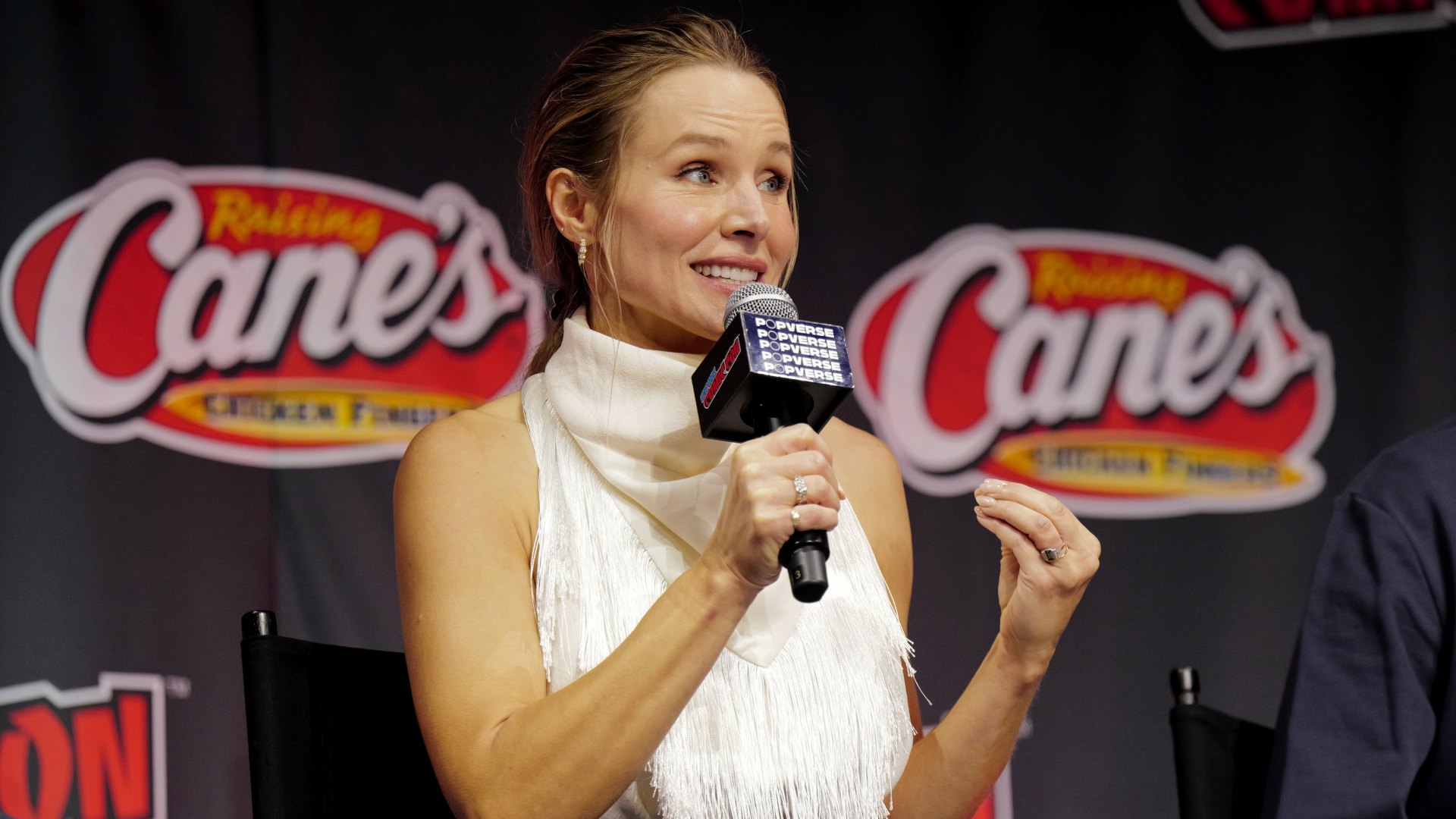I'm copying Kristen Bell's flattering top trick for fall - 13 picks!