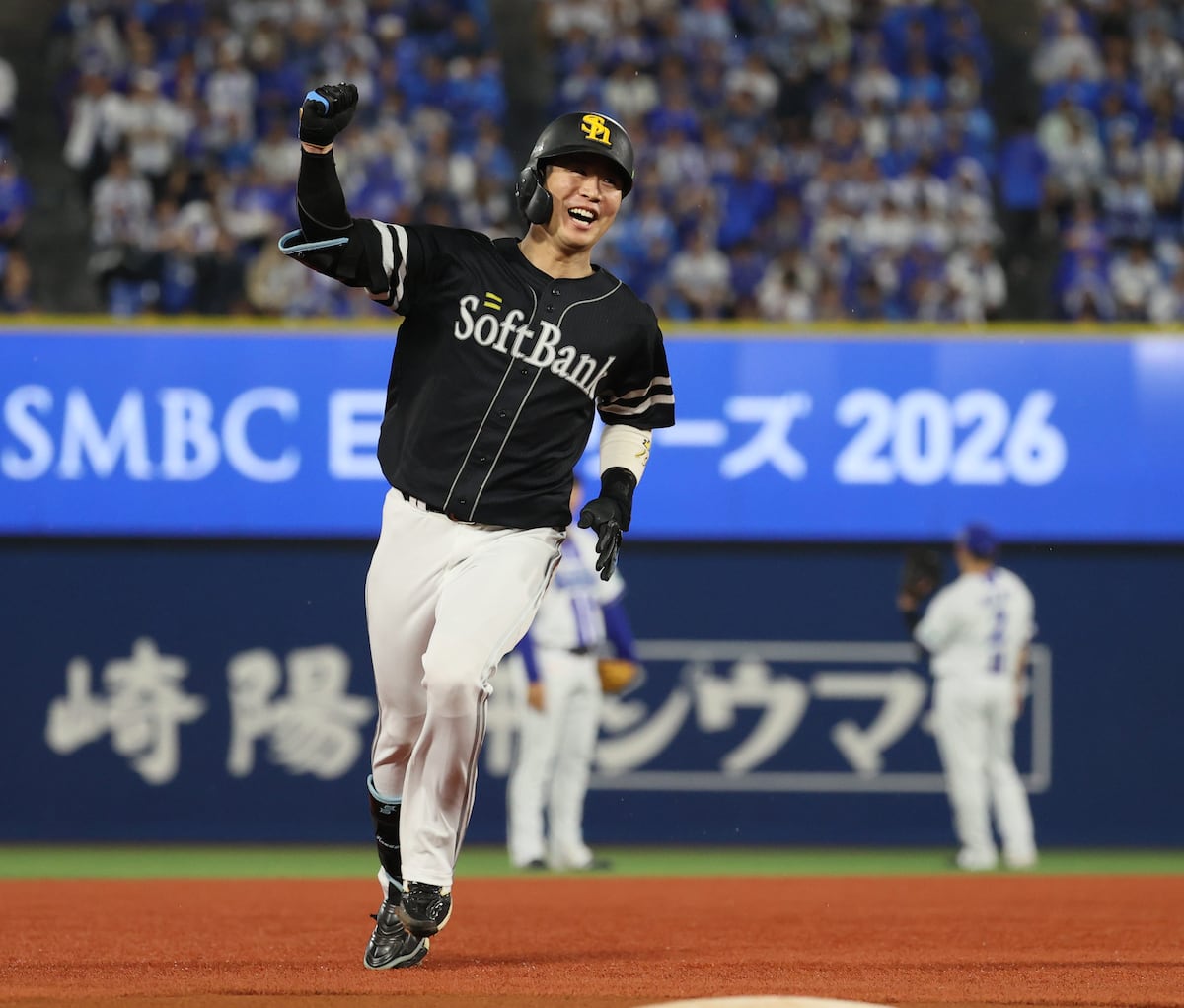 ソフトバンク・川村友斗、延長十回決勝アーチに「久しぶりのホームラン過ぎて…」今季打率・095男が史上17人目のNS初打席本塁打! チームは2連勝!