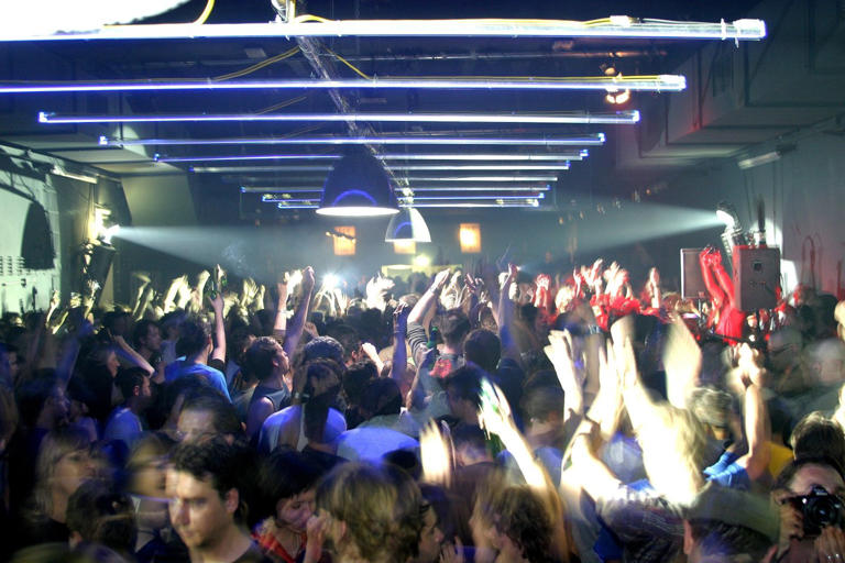 Techno, raves e o fascínio por ruínas entre Detroit e Berlim
