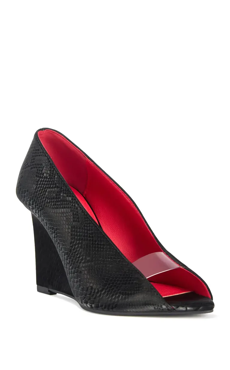 The girlies found Givenchy, Valentino and Moon Boot looks at Azalea ...