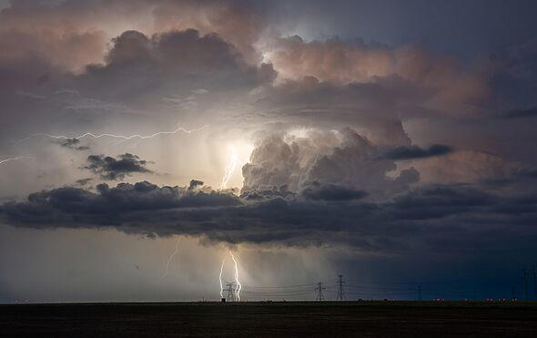 When will UK storm end as heavy rain and 80mph gale-force winds batter ...