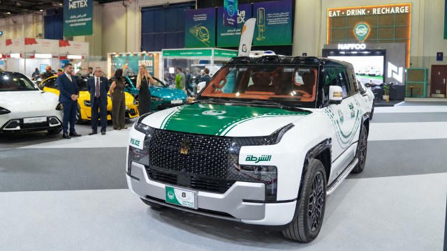 Dubai Police add a 1,197-hp Chinese EV that can float through floods ...
