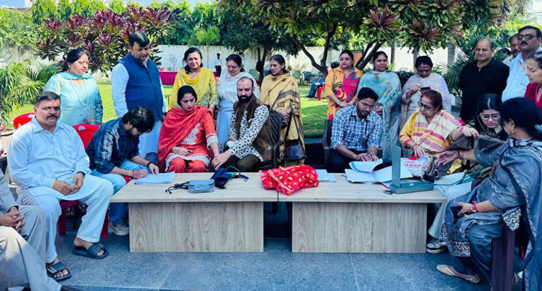 Dr Sushil holds cardiac awareness-cum-health check-up camp