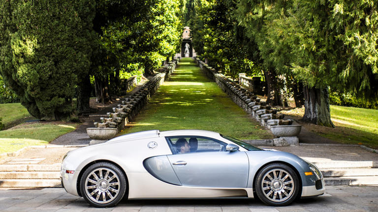 7 cars and trucks that have some of the worst MPG ratings ever