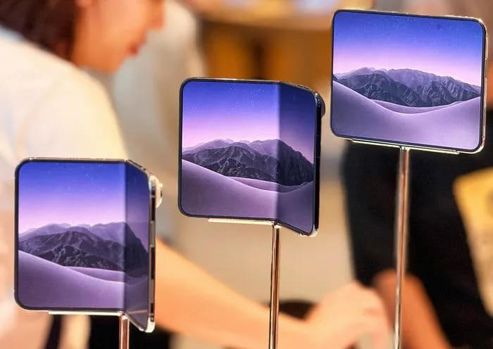 Viral Video Of Apple Customers Celebrating Buying The New iPhone Duo Go ...