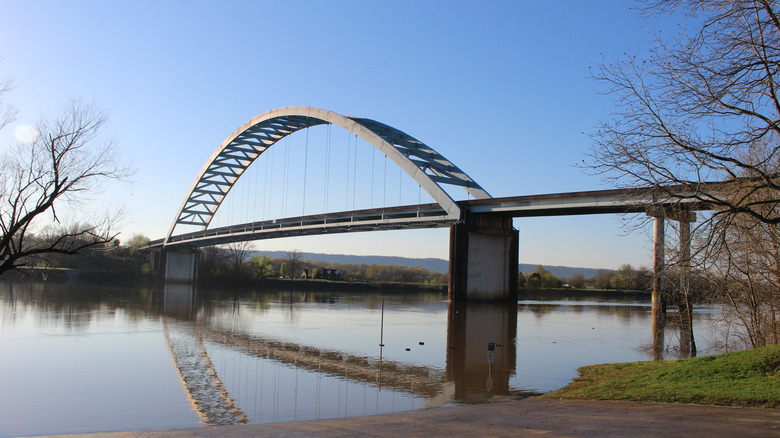 Just outside of Chattanooga is Tennessee's quirky riverfront town with ...