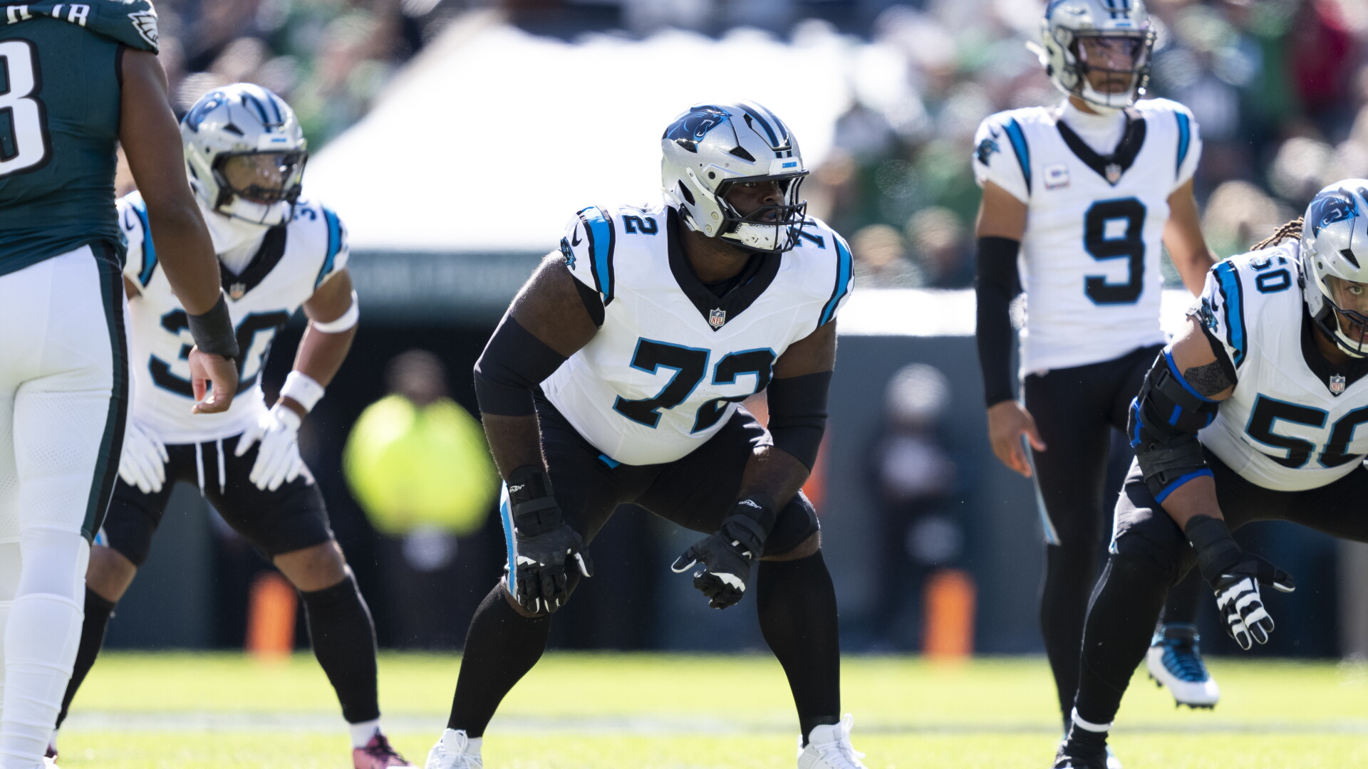 Panthers OT Taylor Moton fractured his fibula
