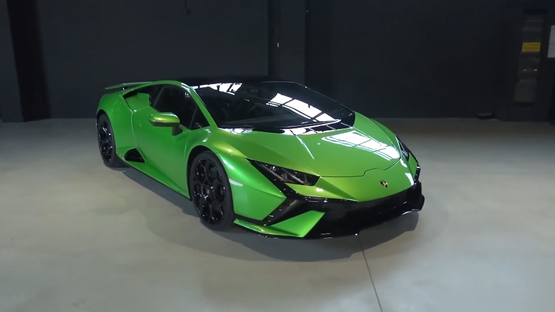 What stands out on the Lamborghini Huracan Tecnica?