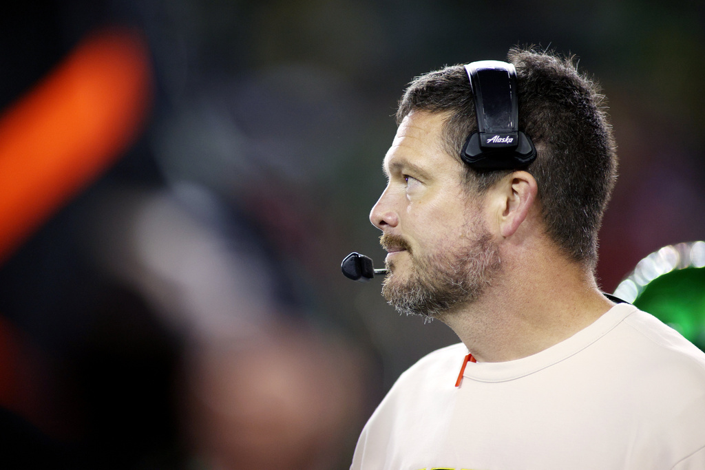 Oregon fires offensive coordinator Drew Mehringer after a loss to Illinois