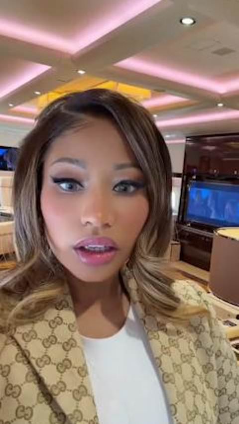 Nicki Minaj enjoys AF1 flight before showing Trump support in MI
