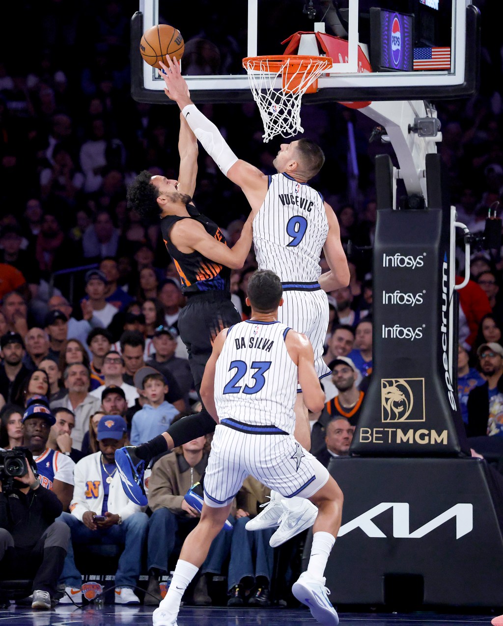 Jalen Brunson fails late again as Knicks blow 10-point lead to ...