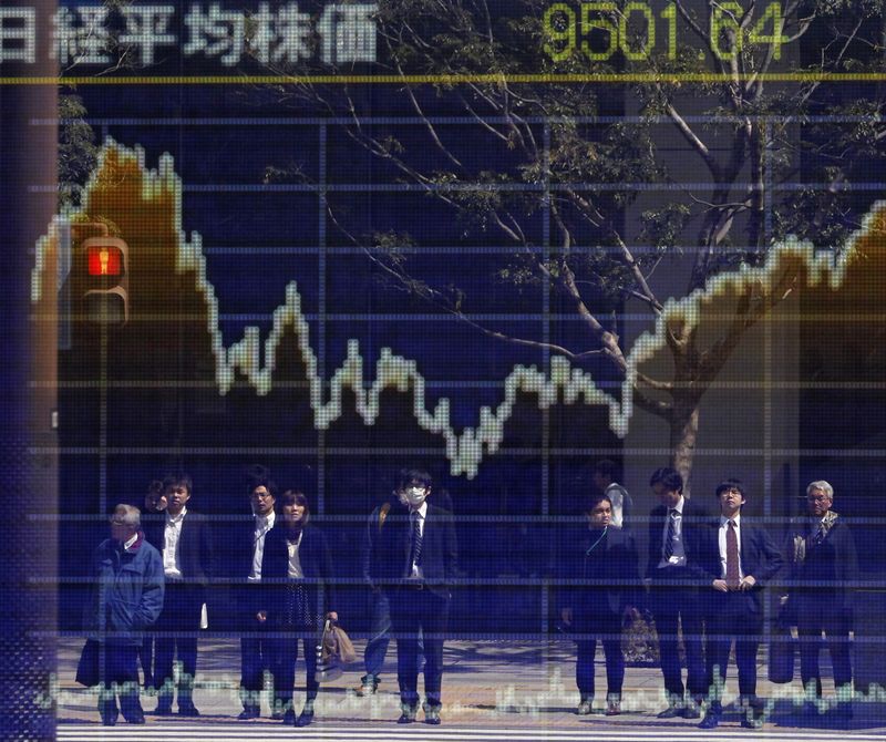 日経平均が3日続落 半導体株が売られ、長期金利は2.810%に上昇