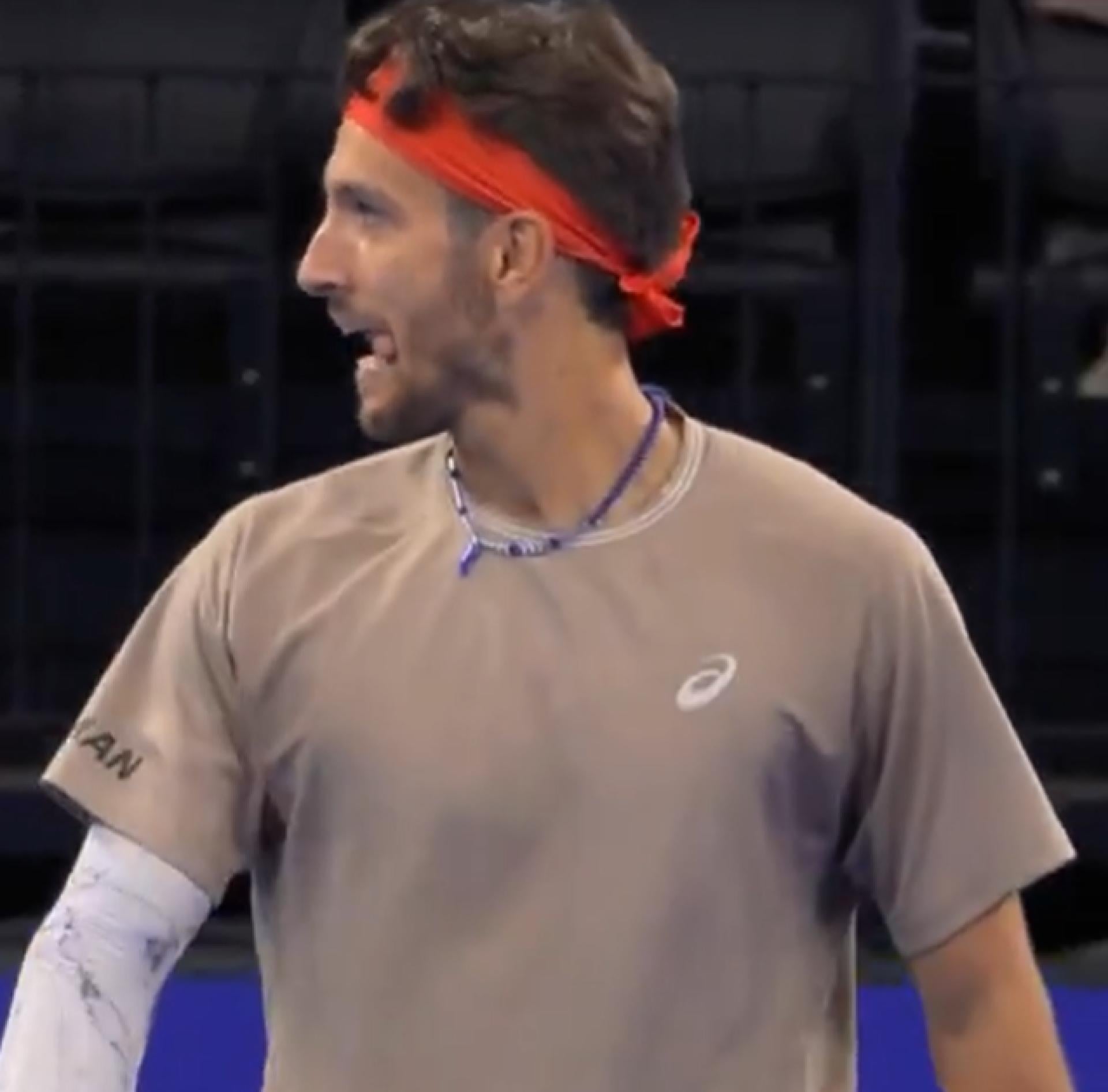 Lorenzo Musetti forced to use his phone mid-match because of anti ...