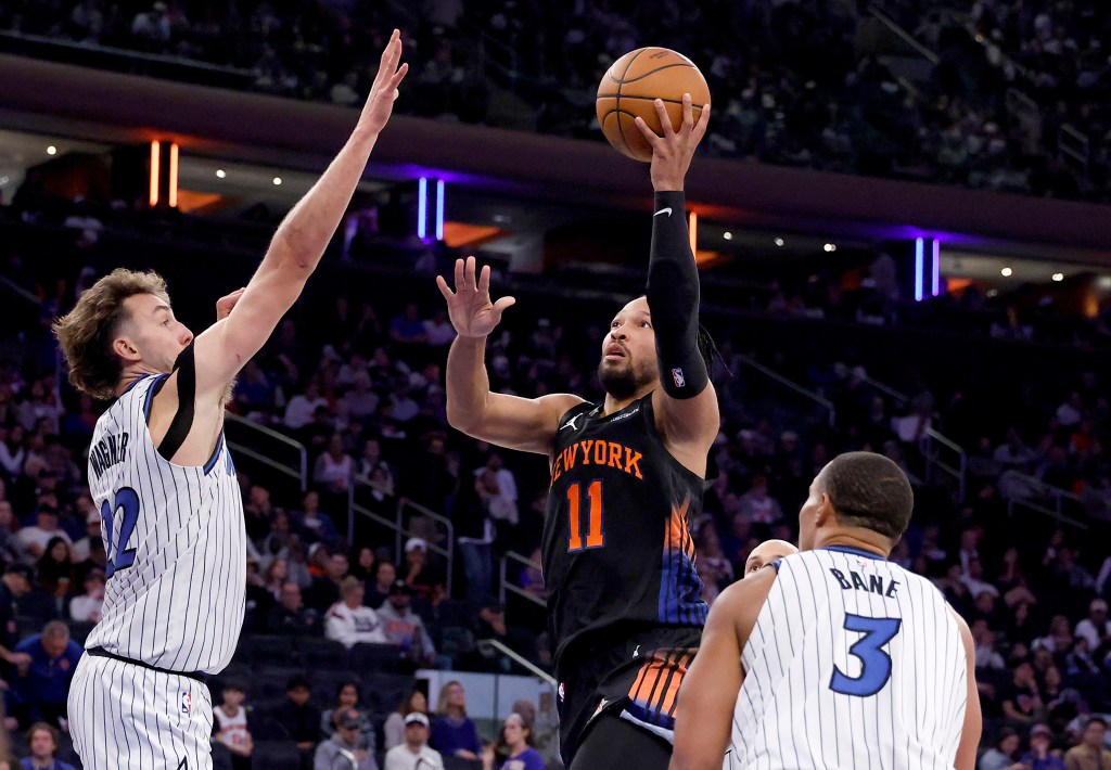 Jalen Brunson fails late again as Knicks blow 10-point lead to ...