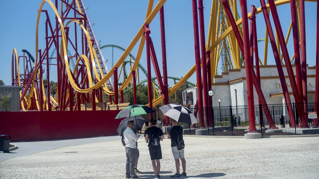Six Flags ride wait time patterns