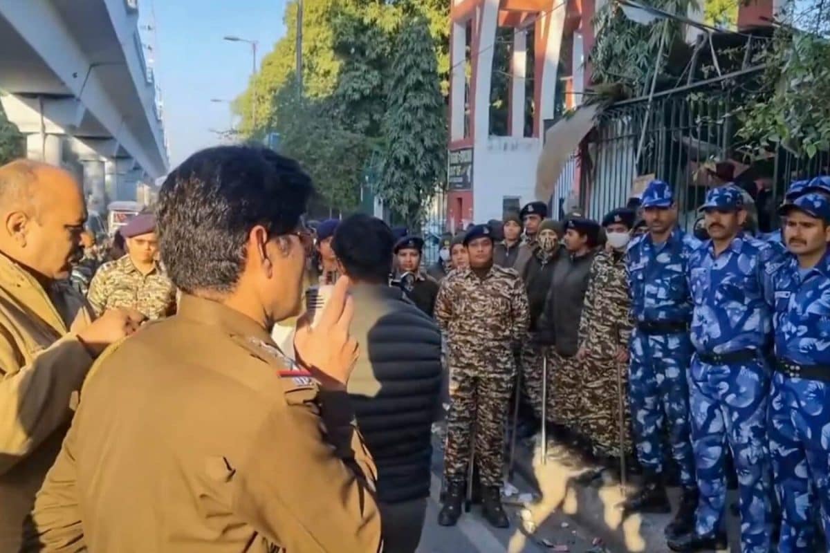 Jamia Millia Islamia students call off protest after registrar issues ...