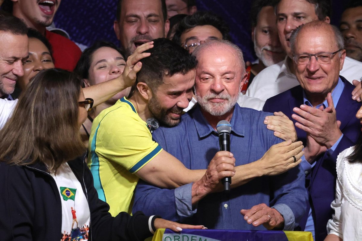Lula wins 4th term, besting Flavio Bolsonaro in runoff