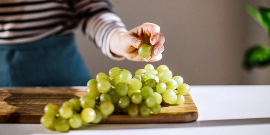 Pour la glycémie, vaut-il mieux choisir des raisins ou des pommes
