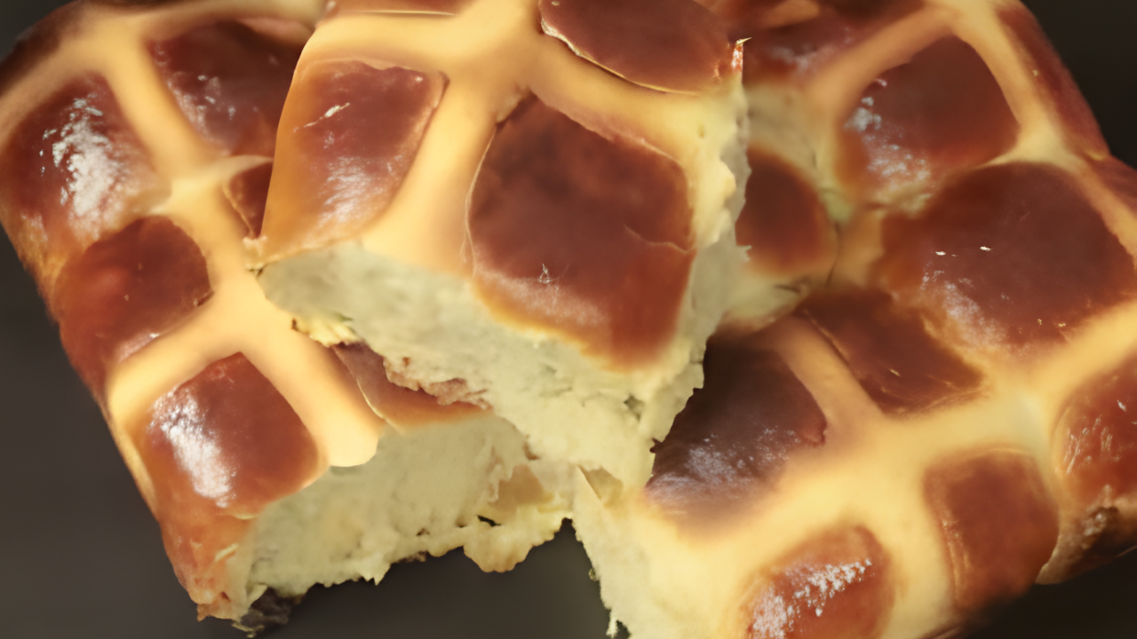 How to make hot cross buns with the perfect texture