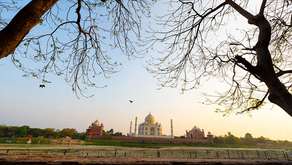 Your heart will travel with world landmarks