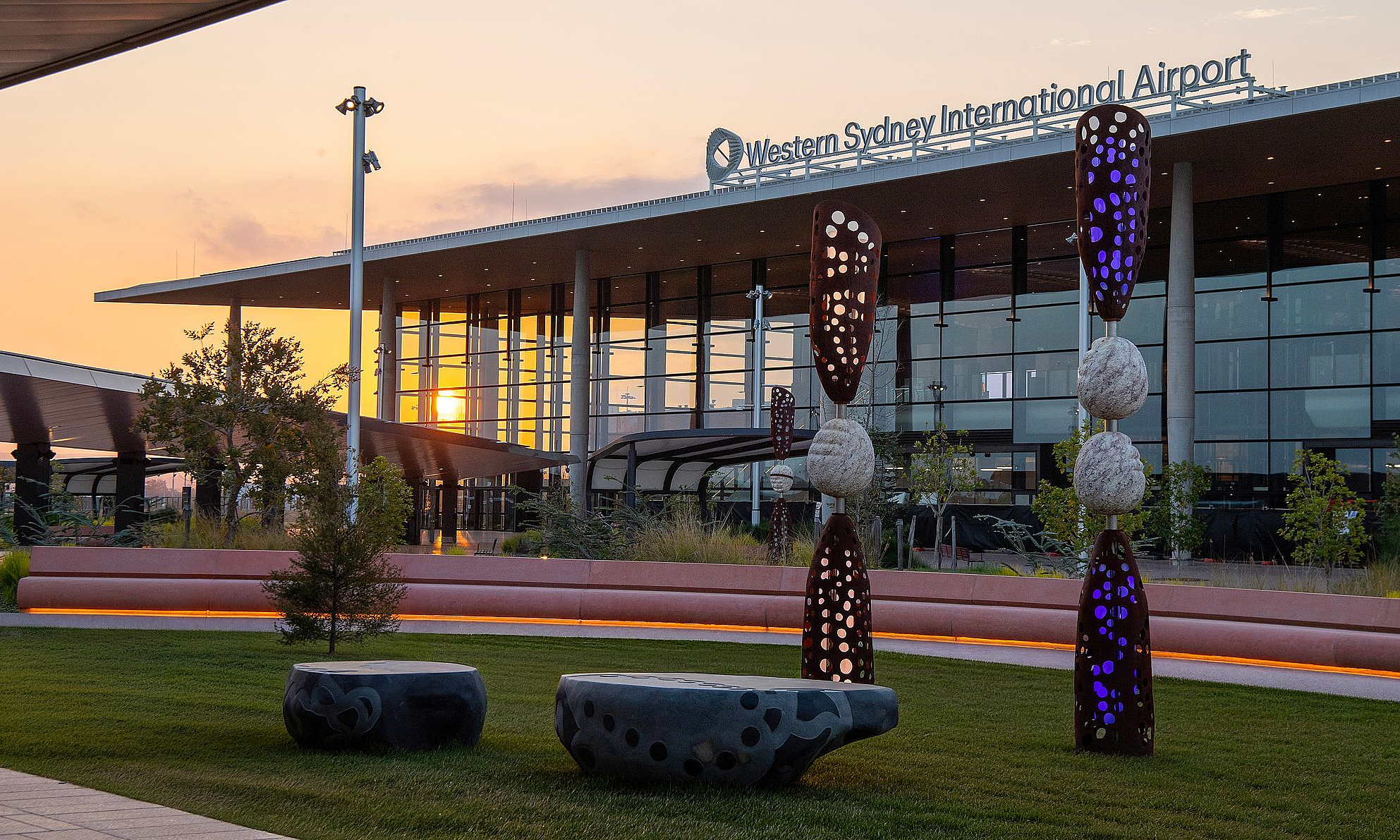 Sydney's multi-billion-dollar airport launches 1st international flight ...