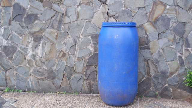 A UK prepper wants 150 days of water, but commenters prefer 5-liter bottles
