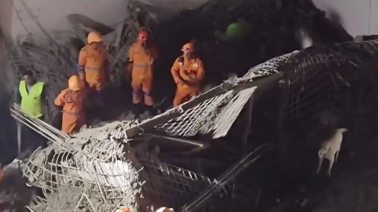 Delhi: Two killed as building slabs collapse during construction in ...