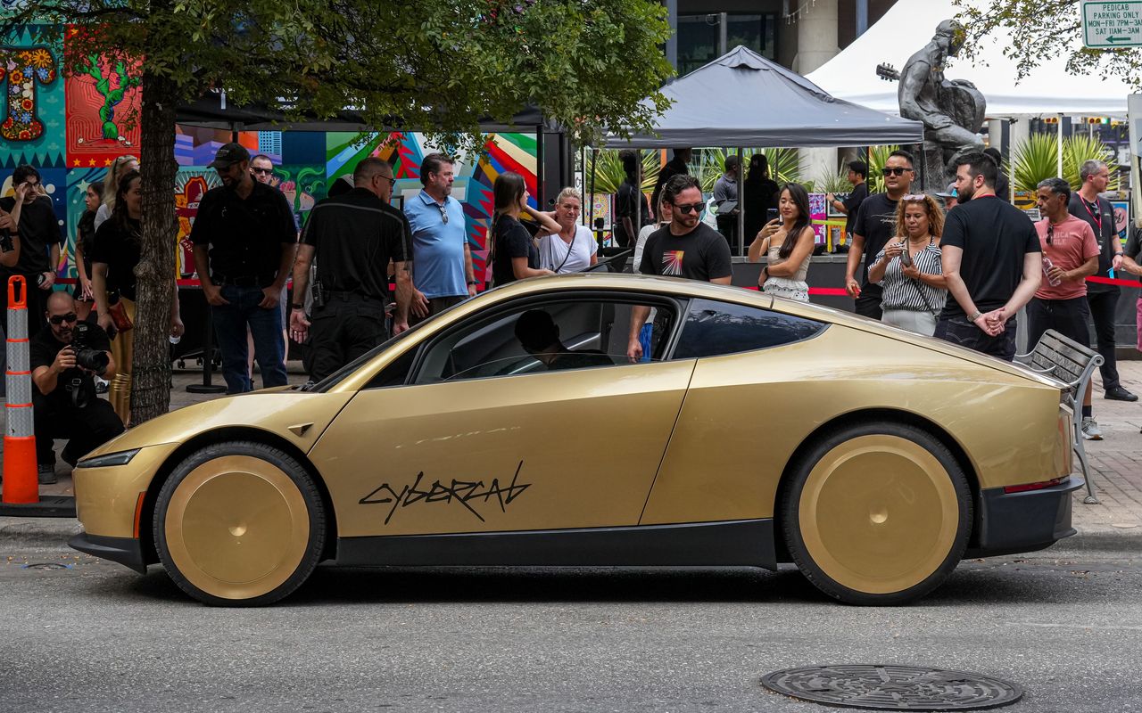 TSLA stock rises overnight: Cybercabs swarm Austin F1, fresh Roadster ...