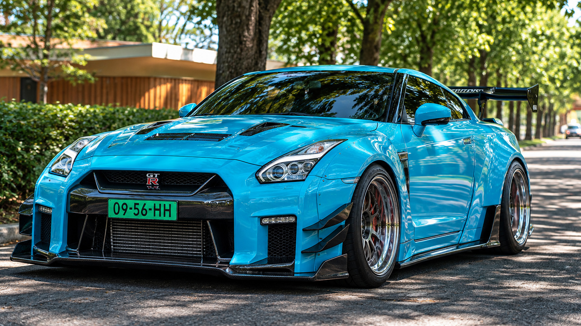 Aangepaste Nissan GT-R R35 bij een auto-evenement