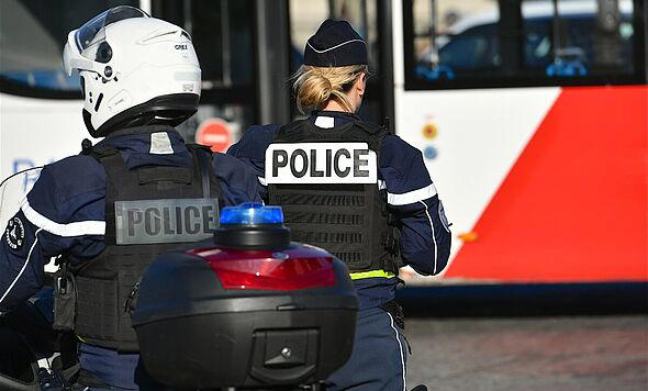 Pest exterminator shoots wife in head with rifle after mistaking her ...