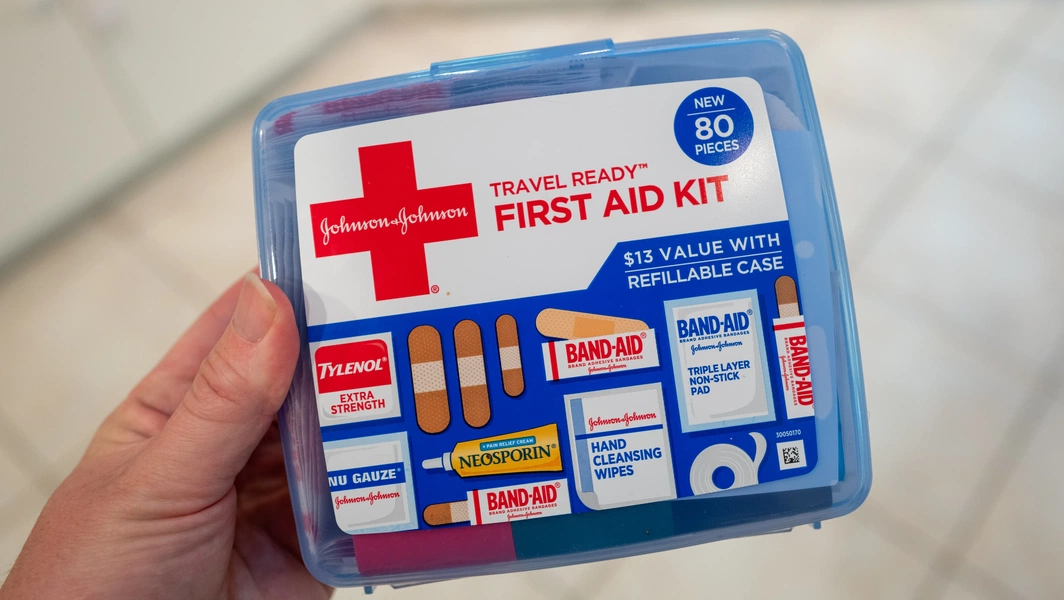 Preparing and maintaining travel health kits