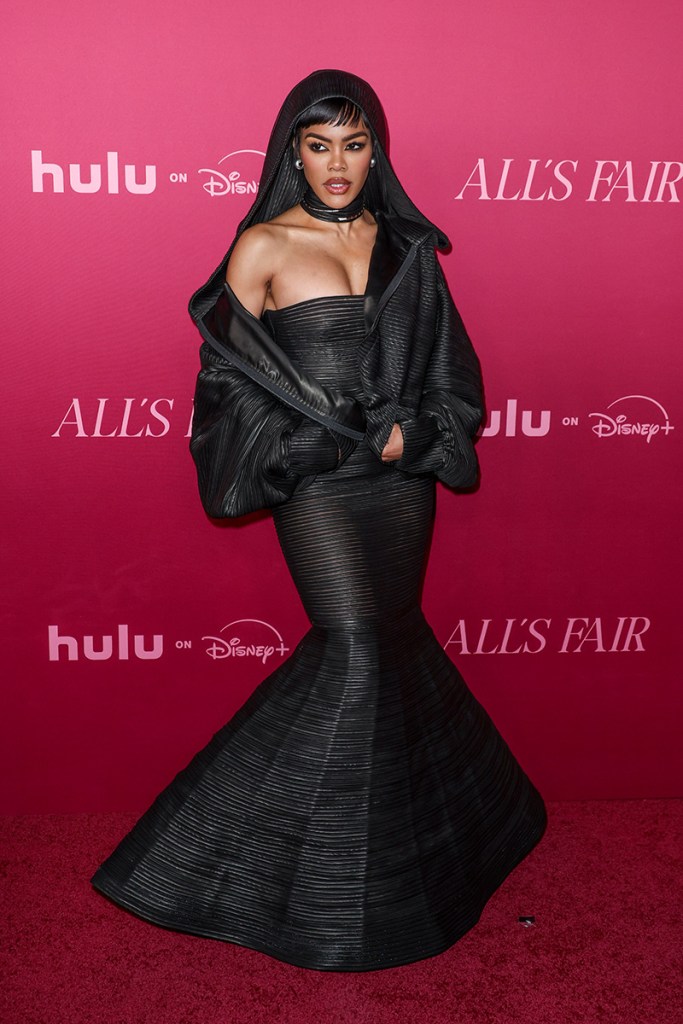 Kris Jenner wears Elizabeth Taylor's Scorpio cape in Rome