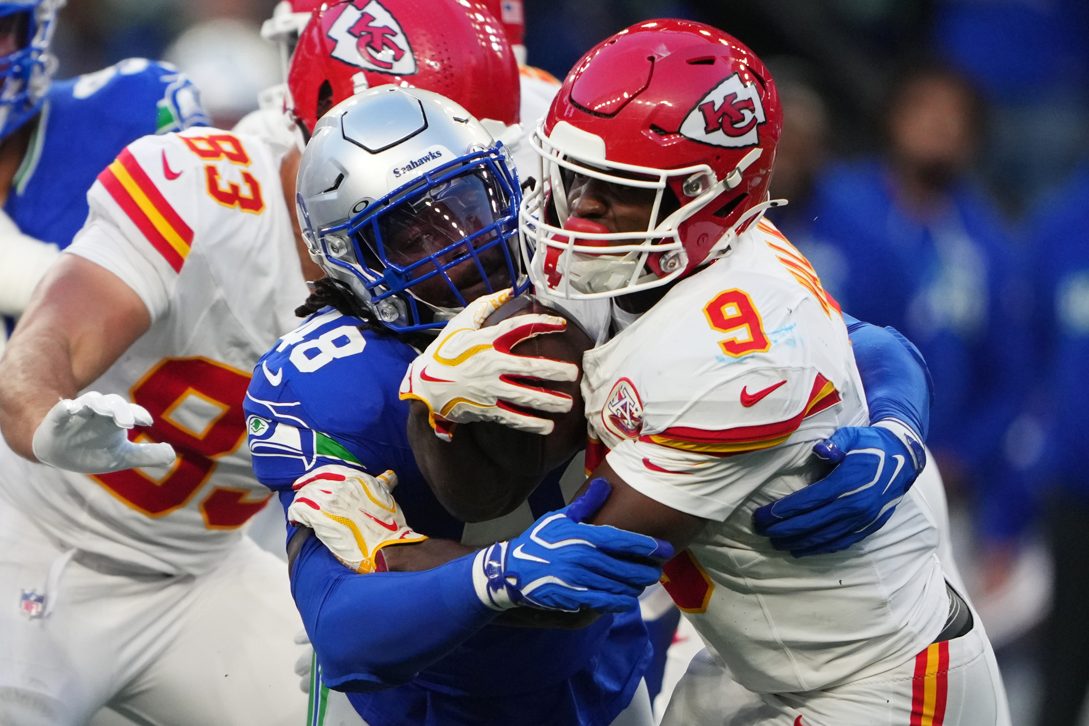 Seahawks' defense clamps down on Kenneth Walker III, hand the Chiefs their first loss of the season