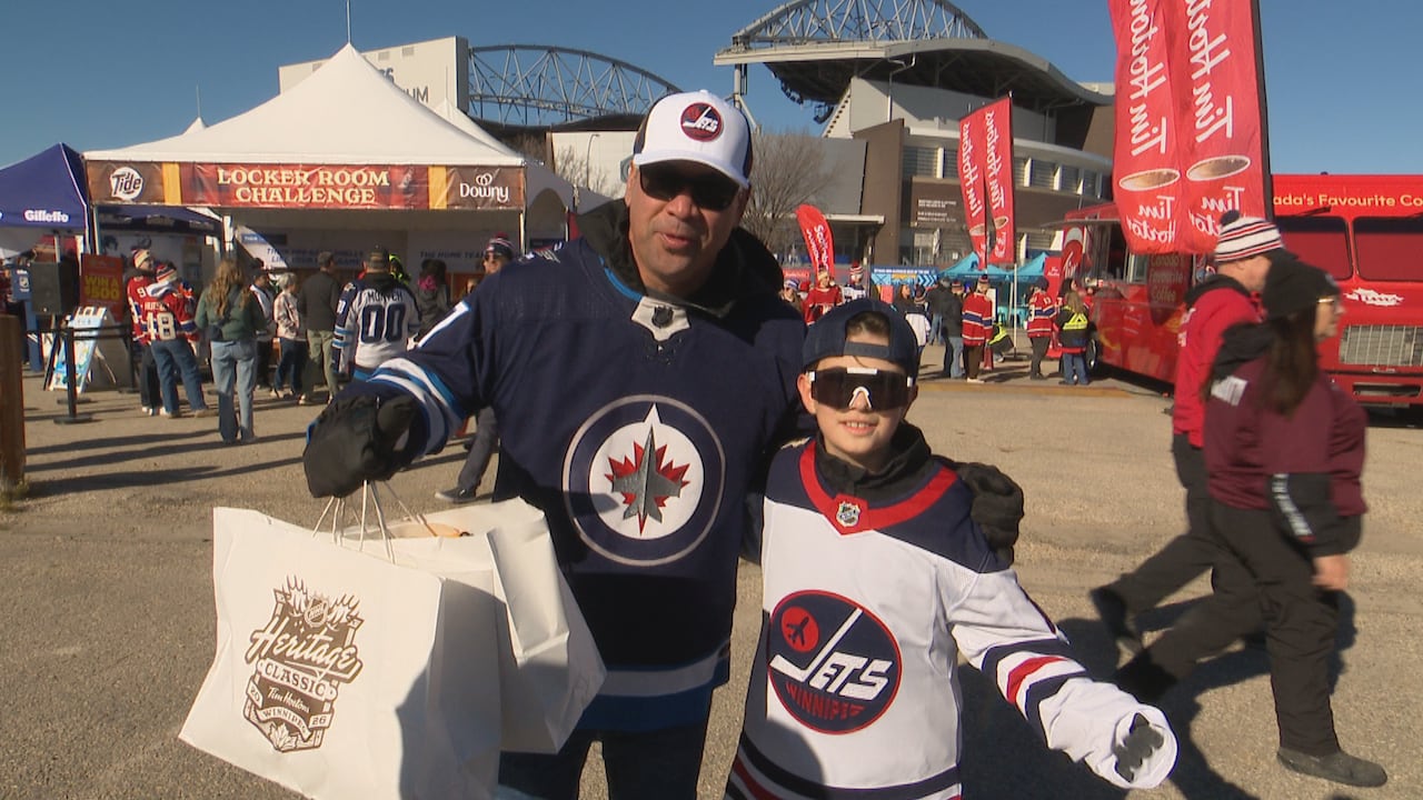 Fans celebrate, party ahead of Heritage Classic in Winnipeg