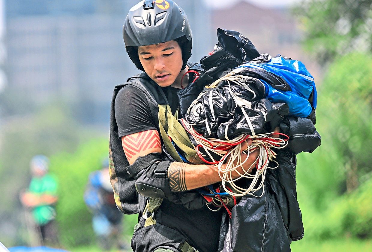 Daredevils soar from KL Tower