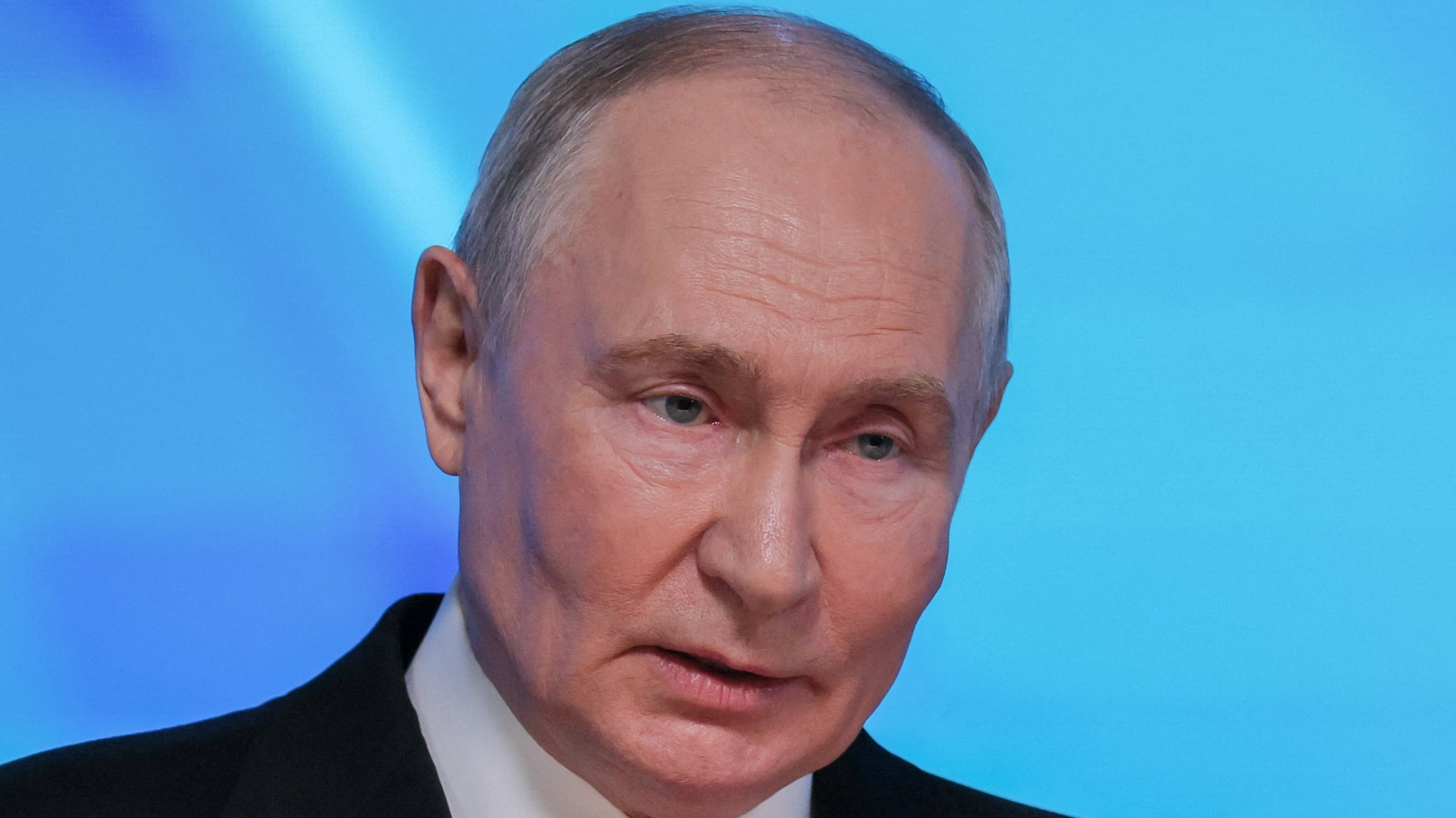 Paranoid Putin scrambles to shield his lair from drones