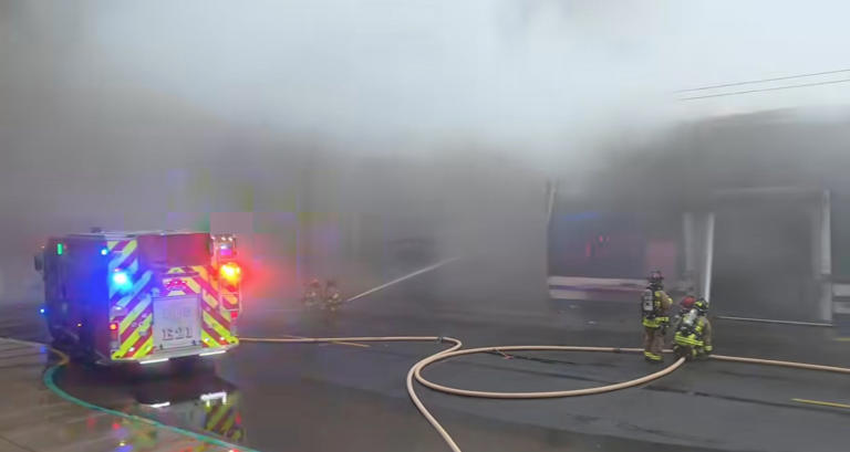 Ammonia tank explodes sending toxic fumes over US town
