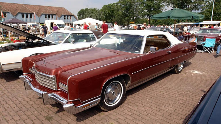 7 cars and trucks that have some of the worst MPG ratings ever